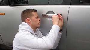 The only way to unlock the door is to pull the handle on the inside of the door. Keys Locked Inside Of Land Rover Discovery How To Open With No Keys Youtube