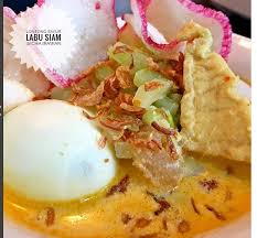 Panaskan minyak goreng, tumis bumbu halus hingga harum tambahkan serai, lengkuas daun salam. Resep Membuat Lontong Sayur Labu Siam Daging Resep Masakan Resep Labu Masakan