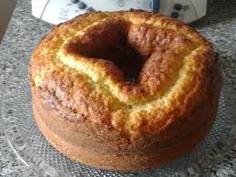 Questa torta al cioccolato non richiede tecniche complesse e può essere una super torta di compleanno per i bambini o per una merenda a metà pomeriggio. Le Ricette Di Valentina E Bimby Ciambella Al Cioccolato Bianco