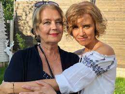 В семье родились старшая дочь татьяна, а затем ирина. Dazhe V 69 Let Irina Alferova Voshishaet Krasotoj