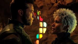 Tornade x men pics are great to personalize your world. Wolverine Embrasse Tornade Dans Une Scene Coupee D X Men Premiere Fr