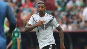Jérôme agyenim boateng (sinh ngày 3 tháng 9 năm 1988) là một cầu thủ bóng đá người đức gốc ghana hiện chơi cho câu lạc bộ bayern münchen ở bundesliga và đội tuyển bóng đá quốc gia đức. Man City Join Race To Re Sign Defender Jerome Boateng As Rumours Persist Over Bayern Star S Future 90min