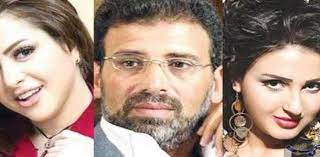وغرد آخر: خالد يوسف كان يحاول سبق الأحداث قبل القبض عليه و كتب تغريدة لا للدستور ليصور الموضوع على أنه انتقام سياسي! Ø§Ù„Ù…Ù…Ø«Ù„ØªØ§Ù† ØµØ§Ø­Ø¨ØªØ§ Ø§Ù„ÙÙŠÙ„Ù… Ø§Ù„ÙØ§Ø¶Ø­ ÙŠØ¸Ù‡Ø±Ø§Ù† Ø¹Ù‚Ø¯ Ø²ÙˆØ§Ø¬ Ø¹Ø±ÙÙŠ Ù…Ø¹ Ø§Ù„Ù…Ø®Ø±Ø¬ Ø®Ø§Ù„Ø¯ ÙŠÙˆØ³Ù ÙˆØ§Ù„Ø§Ø®ÙŠØ± ÙŠØ¹Ù„Ù‚ Ø¹Ù„Ù‰ Ø§Ù„ÙÙŠØ³Ø¨ÙˆÙƒ