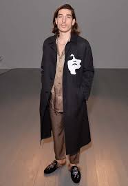 Hector bellerin has established himself as not only the most fashionable footballer at arsenal but the most fashionable footballer in the premier league. Hector Bellerin At London Fashion Week 2018 Soccerbible