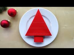 Sterne weihnachten steht vor der tür und da wollte ich euch diese tischdekoidee nicht vorenthalten. Servietten Falten Weihnachten Tannenbaum Einfache Weihnachtsdeko Selber Ma Servietten Falten Weihnachten Servietten Falten Servietten Falten Weihnachtsbaum