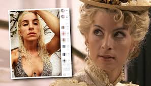 40-letnia Sara Miquel, czyli Cayetana z serialu "Akacjowa 38". Wysportowane  ciało i odważne fryzury