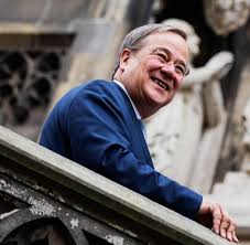 Gemeinsam mit ministerpräsident armin laschet macht er sich vor ort ein bild von den zerstörungen und informiert sich über die aktuelle lage und den stand der hilfsmaßnahmen. Qw15liut4yd90m