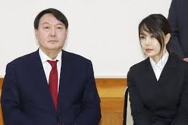 윤석열 전 검찰총장의 부인 김건희 씨의 박사 학위 논문에 대해서, 김 씨에게 학위를 줬던 국민대학교가 전격적으로 조사에 착수했습니다. ìœ¤ì„ì—´ ë¶€ì¸ ê¹€ê±´í¬ ì¸í„°ë·° ìž˜ëª»ëë‹¤ ìƒê° ì•ˆ í•´ ì•„ì‹œì•„ê²½ì œ