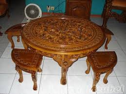 Meja oshin segi 8 berbahan dasar kayu jati dengan finishing melamin dan ukiran khas jepara, sangat cocok untuk mengisi perabot furnitur rumah anda, elegan dan menawan dikerjakan oleh pengrajin mebel dan ukir jepara yang ahli dan profesional dibidangnya. Meja Oshin Ukir Jepara Cahaya Mebel Jepara