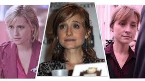 Allison christin mack (born july 29, 1982) is an american actress known for her roles as chloe sullivan on the wb/cw series smallville and as amanda on the fx series wilfred. Nxivm And Allison Mack How The Smallville Actress Was Involved In The Sex Cult Wusa9 Com