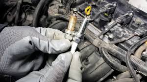 شمعات الإحتراق البواجي طريقة تبديلها وعلامات تلفها مازدا٦ وجميع السيارات How To Change Spark Plugs Youtube