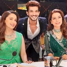 #aamir khan #juhi chawla #aamir sirf juhi ke saath #hum hain rahi pyar ke #bollywood #** #i know this is literally the shittiest quality ever but like. 90s Superstars Juhi Chawla And Judge Madhuri Dixit Nene Steal The Show For A Special Episode Of Dance Deewane