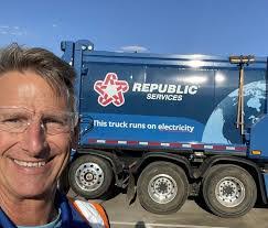 Mike Pack's Instagram, Twitter & Facebook