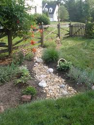 Rain Garden Liking The Idea Of A Gravel Path That Looks Like Washed Up And Leads To A Mirror Or Fake Doo Rain Garden Design Rain Garden Water Wise Landscaping