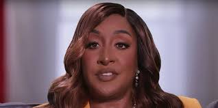 Karen Everett's Instagram, Twitter & Facebook