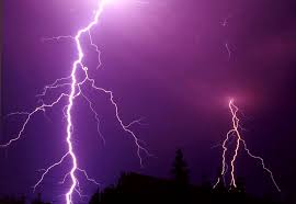 Pierre and maria, a parisian couple, travel to spain with their daughter and her friend. Chasseurs D Orage Et Faiseurs De Pluie