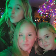 Class of 2023 First Quarter Honor Roll FIRST HONORS Jordan Anderson,  Madisyn Ayres, Amelia Benoit, Rose Mary Blake, Emma Boissonneault, Damian  Bracy, Amelia Bradford, Katherine Bray, Aidan Camire, Braden Camire, Oliver  Chase,