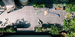 Ce soleil avec lequel on passe de savoureux moments en terrasse, un oeil sur les pistes ! Plantes Pour Balcon Oriente Ouest Lesquelles Choisir Marie Claire