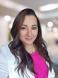 Hello, my name is Ana Alves, and today I want to invite you to get to know  a bit of my story. Imagine leaving behind a promising career as a lawyer and