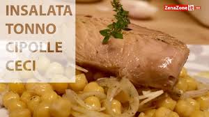 Ricca di principi nutritivi, facile da preparare e ottima da consumare anche fuori casa, i ceci in insalata saranno davvero strepitosi. Insalata Di Tonno Cipolle E Ceci Youtube