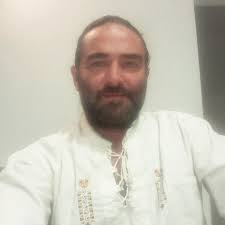 La mulți ani! Fie să FIM! E Timpul!