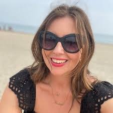 Leanne Burris's Instagram, Twitter & Facebook