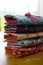 Productions Pour Le Marche De Noel Le Petit Monde De Miae Couture Cadeaux Noel Cadeaux Couture Idee Couture