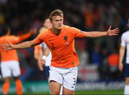 Klanten als de melkweg in amsterdam, tivolivredenburg in utrecht, paradiso in amsterdam, p60 in amstelveen, burgerweeshuis in deventer en simplon in groningen kiezen bewust voor air light. Jurgen Klopp Faces Dressing Room Revolt If Liverpool Sign Ajax Star Matthijs De Ligt