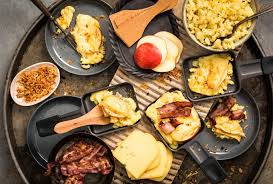 Nicht Nur Zu Silvester Isst Man Gern Raclette Rezepte Fur Das Schweizer Nationalgericht Findest Du In Grosser Zahl B Rezepte Einfache Gerichte Silvester Essen