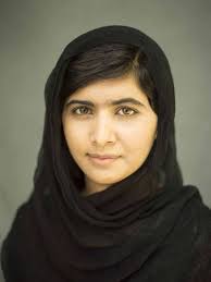 Mehrere maschinen der bundeswehr sind richtung afghanistan gestartet, um deutsche staatsbürger und ortskräfte auszufliegen. A Portrait Of Courage And Serene Dignity Malala Yousafzai Weibliche Zitate Friedensnobelpreis Nobelpreis