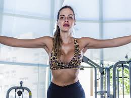 3 Ejercicios Para Levantar Y Aumentar El Volumen De Los Senos Glamour