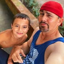 Robert Ramos's Instagram, Twitter & Facebook