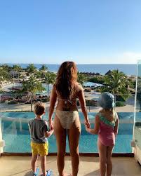 Singer michelle heaton has opened up about her battle with addiction/caption rex. Michelle Heaton On Twitter Currentmood Making More Memories This Is Right Now 3 Years Later Then The Next Photo My Bum May Be Bigger My Scars Maybe More And My Kids May