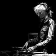 Please refine your search by(localization + what, who? Niki Macronite S Stream