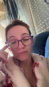 Reflexion de una rubia sin neuronas despues de tantas horas despierta....