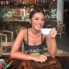 Masa remajanya hilang dan dia pun memilih menikah di usia yang masih tergolong muda. Jadi Istri Glenn Fredly Siapa Sih Mutia Ayu