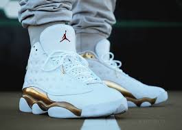 Air Jordan Retro 13 Black And Gold Honneur A La Air Jordan 13 Retro White Gold Du Pack Dmp Dautres Photos De Collectors Jordan Shoes Girls Sneakers Nike Jordan Sneakers Men Fashion