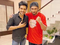He became the 1st bollywood singer to charge rs. Watch Guru Randhawa And Yo Yo Honey Singh Have A Gala Time Together Punjabi Movie News Times Of India
