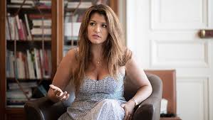 Marlène schiappa a notamment espéré que les parisiennes pourront un jour ne plus avoir recours à des « stratégies d'évitement » pour se prémunir des importuns, consistant à faire des détours. Feminicide Dans Le Var C Est Absolument Intolerable Marlene Schiappa Linfo Re France Societe