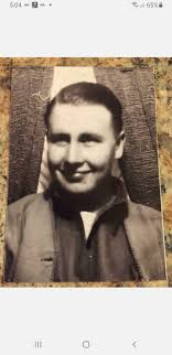 This is a great picture how life was back in the 50s -60s .. Not sure who  's head is between Joey & me Dad ?