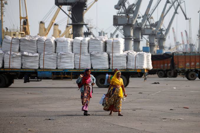 India offers US tariff cuts on farm imports, eyes trade success, government  sources say | Reuters
