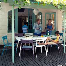 Luxembourg Tisch Von Fermob Bei Ikarus De Mit Bildern Gartenstuhle Garten Gartentisch
