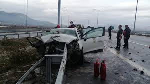 Manisa'nın soma ilçesinde otobüsün tır'a çarpması sonucu ilk belirlemelere göre 9 kişi öldü, 30 kişi yaralandı. Trafik Kazasi Soma Olay Gazetesi