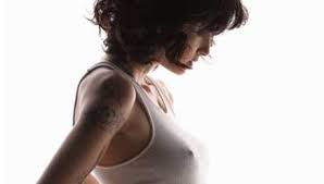 Successivamente andrea delogu passa a raidue, dove partecipa come dj a aggratis (2013), programma comico ideato da gregorio paolini e condotto da fabio. Ema Stokholma La Dj Girl Che Ha Chiuso Con La Moda Per Essere Se Stessa In Console La Gazzetta Dello Sport