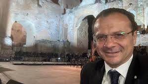 Taormina. Cateno De Luca e i grandi eventi al Teatro Antico: "Posso pagare  per stare a casa mia?"