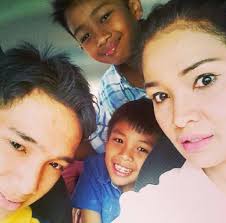 Zarina zainuddin salam hari raya , mohon maaf bersama suami dan madunya. Zarina Zainuddin Tunda Tarikh Perkenal Suami Madu