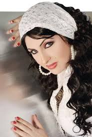 زينب العسكري ممثلة بحرينية شهيرة مواليد العام 1970 كما أنها كاتبة أيضاً، لها الكثير من المسلسلات البحرينية والخليجية كما انها صاحبة مؤسسة بنت المملكة للانتاج الفني الجدير بالذكر انها انخرطت حاليا في تأليف المسلسلات إلى جانب الثمتيل ايضا. Ø²ÙˆØ¬ Ø²ÙŠÙ†Ø¨ Ø§Ù„Ø¹Ø³ÙƒØ±ÙŠ Ù…Ø¬ØªÙ…Ø¹ Ø§Ù„Ø­Ù„ÙˆÙ„