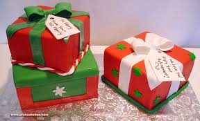 Pin By Stela Zummo On Christmas Christmas Gift Cake Present Cake Christmas Present Cake