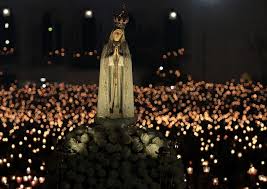 Sei que há um autocarro grátis para os turistas, procuro no mapa uma paragem perto da pousada de juventude onde fiquei e apanho o primeiro que aparece. Papa Francisco Destaca O Dia 13 De Maio Com Oracao A Nossa Senhora De Fatima Arquidiocese De Sorocaba