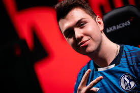 German football club schalke 04 is looking into the possibility of selling its place in the league of legends european championship (lec), according to reports by french newspaper l'équipe. Schalke 04 Innaxe I See Five People And The Coach Versus The Problem Rather Than Me Versus Everyone Else As The Problem Inven Global